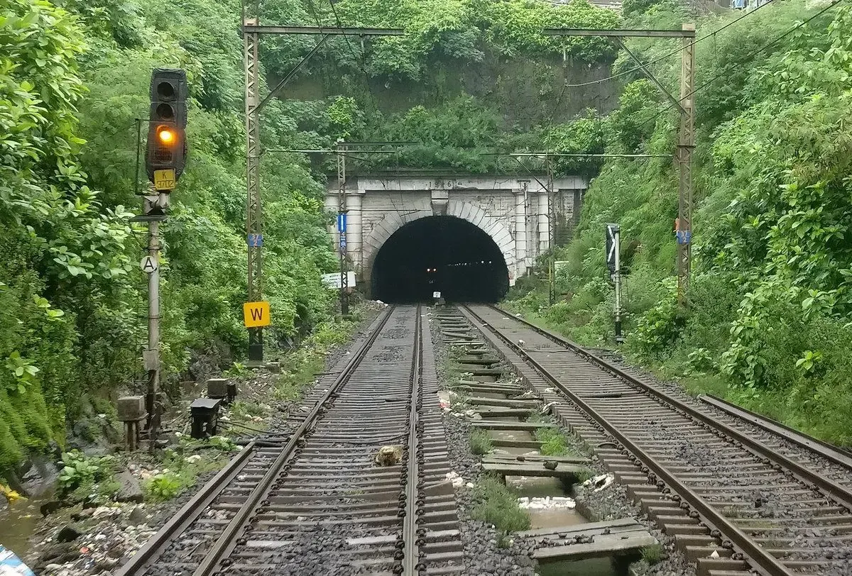 Parsik Tunnel rehabilitation: project photograph 1