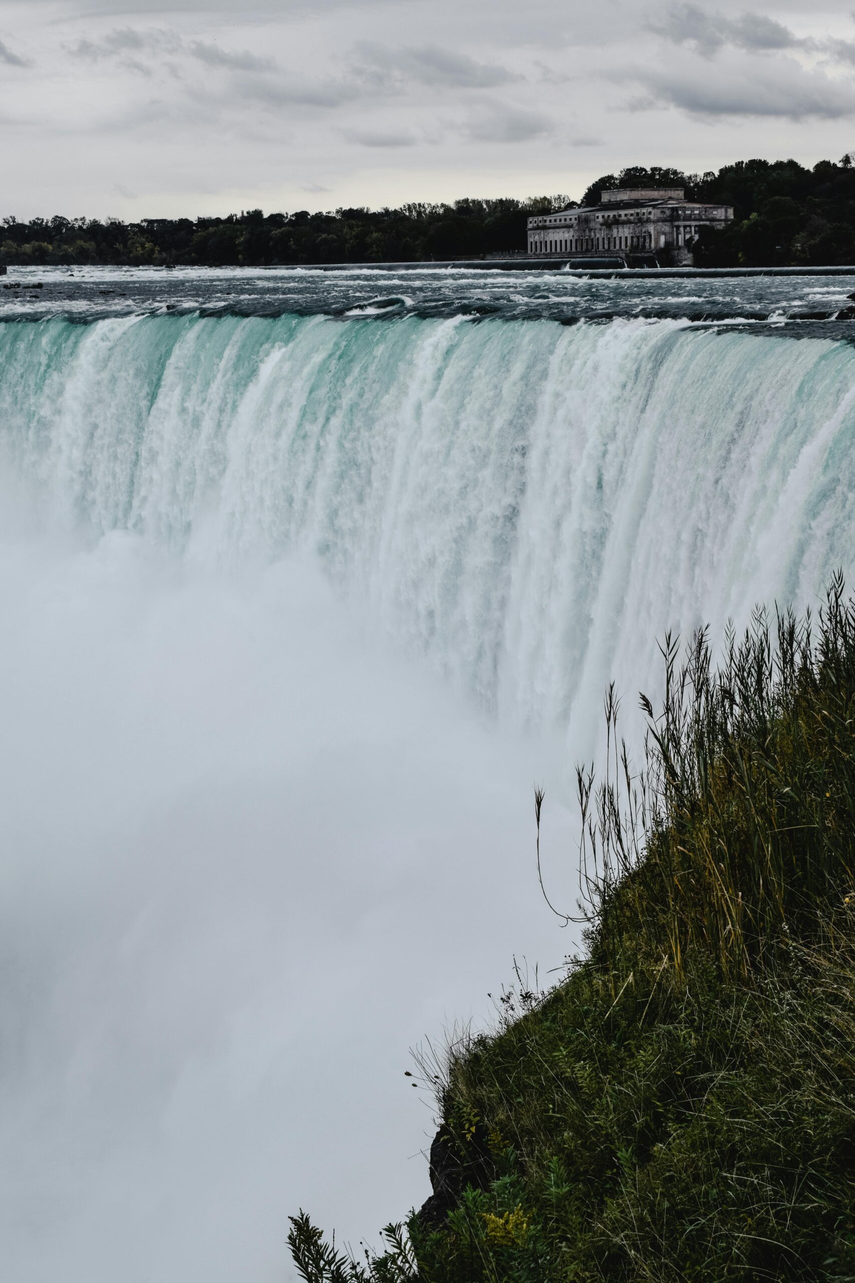 A view of the niagara falls